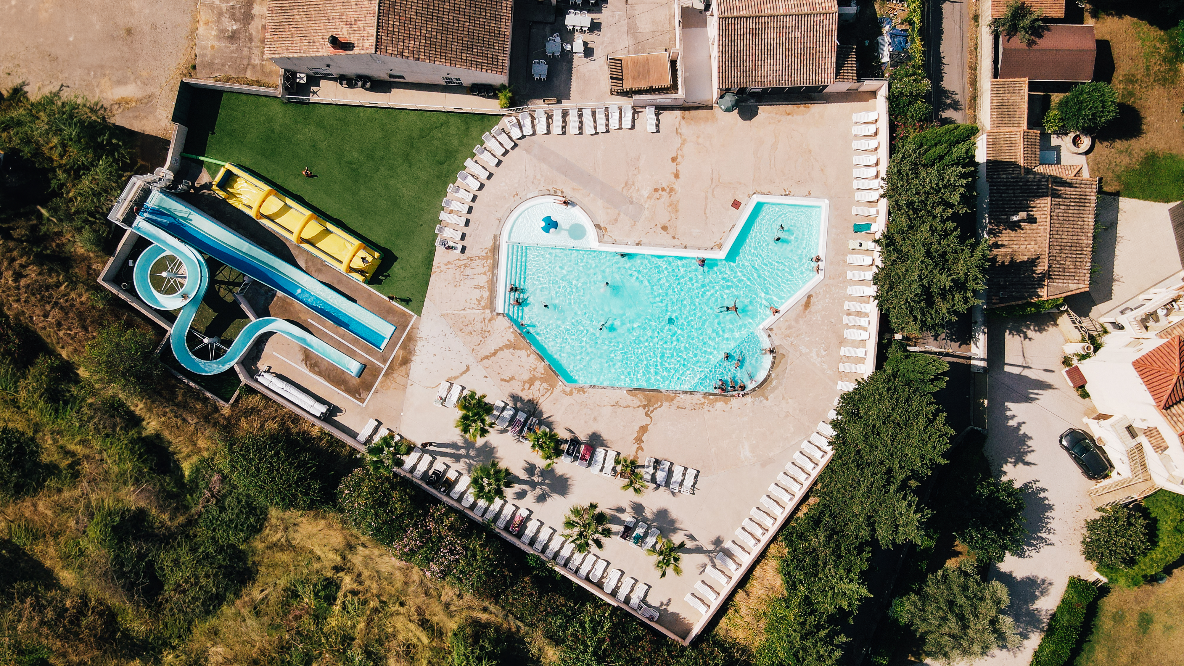 piscine vue de haut camping lunel